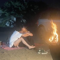 Nana dan Chae Jong Seok tak ragu membagikan foto-foto mesra saat syuting video klip ‘Indeed, It Was Love’. Alhasil banyak penggemar yang curiga. Foto: dok. Instagram @jin_a_nana, dok. Instagram @czonsuxx