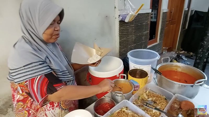 Nasi uduk dalam gang