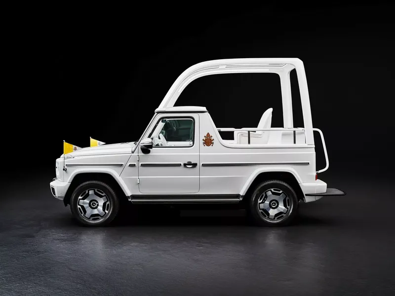 Paus Fransiskus dapat mobil baru Mercedes-Benz G-Class EV