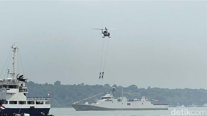 Peringatan Hari Armada RI di Surabaya