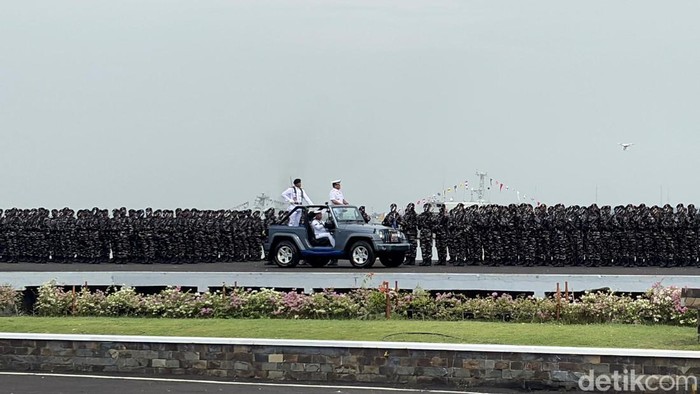 Peringatan Hari Armada RI di Surabaya
