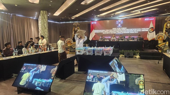Pleno rekapitulasi suara Pilkada 2024 tingkat Kabupaten Klungkung di Windham Jivva Resort, Klungkung, Bali, Kamis (5/12/2024). (Foto: Putu Krista/detikBali)