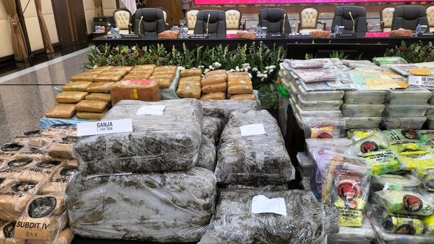 Potret 1 Ton Sabu, 1 Ton Ganja hingga Duit Rp 1 M yang Disita Bareskrim