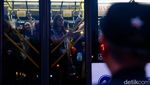Potret Pekerja Kantoran di Tengah Rencana Kenaikan UMP 6,5 Persen