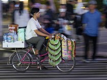 Potret Starling Siang Malam Kejar Cuan di Kota Jakarta