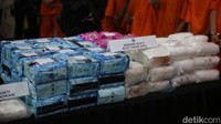 Dari 15 kasus, jumlah barang bukti yang didapat sebanyak 80,877 kilogram sabu, 169.432,78 gram ganja, 59.807 butir ekstasi, dan 1.968 gram kokain, serta uang tunai senilai Rp301.940.000 (tiga ratus satu juta sembilan ratus empat puluh ribu rupiah).   