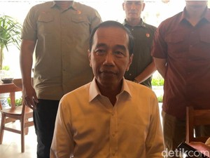 Hasto Sebut Bukan Lagi Bagian PDIP, Jokowi: Berarti Partainya Perorangan
