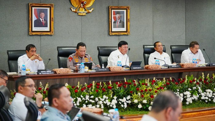 Rapat pencapaian Desk Pemberantasan Narkoba di Mabes Polri yang diikuti Menko Polkam Budi Gunawan, Kapolri Jenderal Listyo Sigit Prabowo hingga Kepala BNN Komjen Martinus Hukom (dok Istimewa)