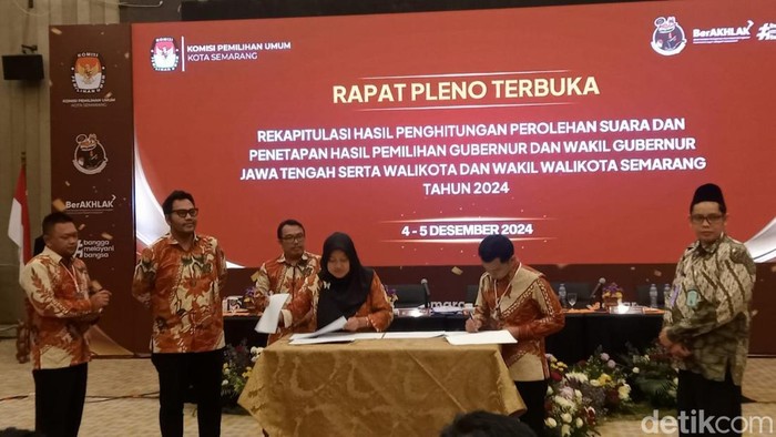 Rapat pleno rekapitulasi suara KPU Kota Semarang di Hotel Harris Semarang, Kecamatan Semarang Tengah, Kamis (5/12/2024).