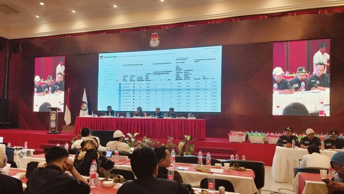 Rapat pleno terbuka rekapitulasi hasil penghitungan perolehan suara Pilbup Jember