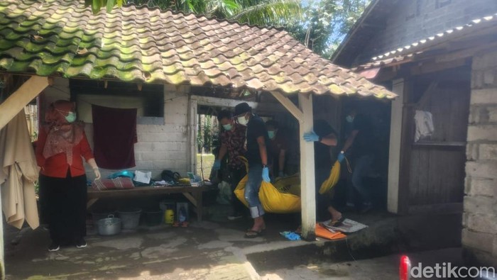 Sekeluarga ditemukan tewas bersimbah darah di Kediri