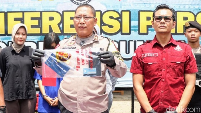 Tersangka dihadirkan dalam pers rilis di Mapolres Kebumen, Kamis (5/12/2024).