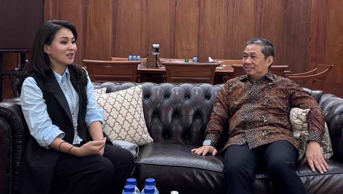 Sherly Tjoanda dan Anis Matta.
