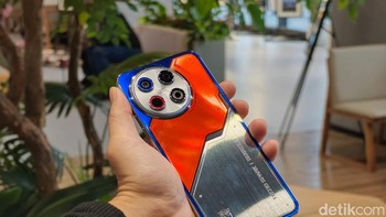 Desain Tecno 30 Pro ini benar-benar bernuansa Transformers. Foto: Fino Yurio Kristo/detikinet