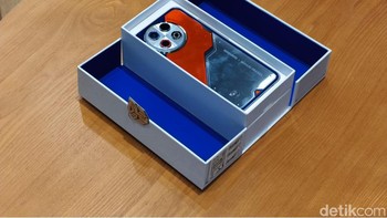 Beginilah wujud bagian belakang Tecno Spark 30 Pro Transormers Edition. Foto: Fino Yurio Kristo/detikinet