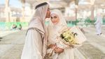 Momen Bahagia Pernikahan Zumi Zola dan Putri Zulhas di Masjid Nabawi