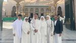 Momen Bahagia Pernikahan Zumi Zola dan Putri Zulhas di Masjid Nabawi