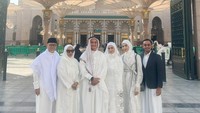 Alhamdulillah tadi pagi sudah dilakukan ijab dan kabul, hadir orang tua dari Putri, orang tua saya, ibu saya, adik-adik saya, saudara saya, kata Zumi Zola. Foto: dok. Pribadi