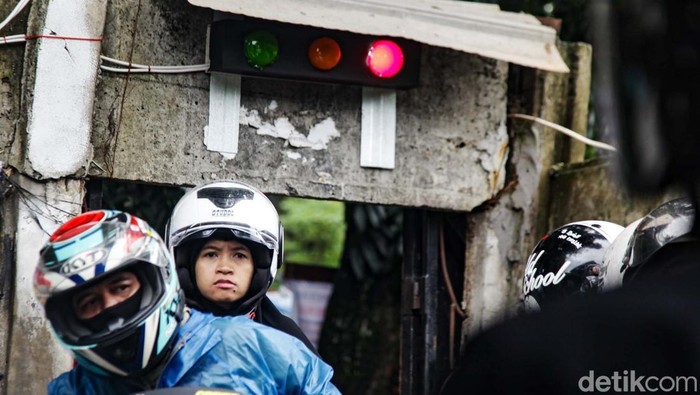 Ada 'Pintu Doraemon' di Tangsel, Penasaran? Pintu kemana saja tidak hanya ada dalam komik dan anime Doraemon saja. Pintu ini juga ada di dunia nyata, tepatnya di Tangerang Selatan (Tangsel). Penasaran?