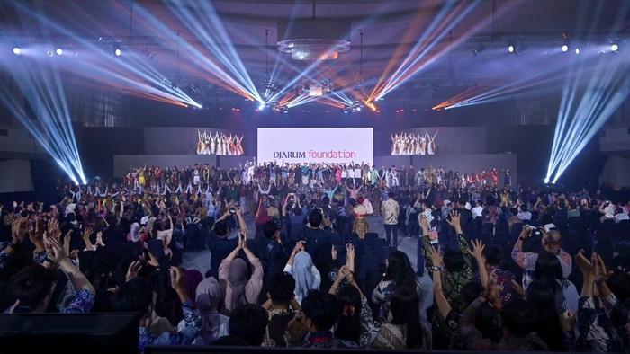 Djarum Beasiswa Plus mengadakan pagelaran Malam Dharma Puruhita sebagai puncak kegiatan Nation Building. Pagelaran drama musikal dan tari bertema “Gugah Jiwa Nusantara” ini menjadi refleksi sekaligus upaya membentuk generasi muda Indonesia yang berkarakter tangguh, kolaboratif, dan kreatif, sehingga mampu menyongsong masa depan Indonesia Emas 2045.