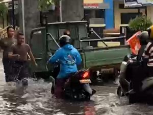 Kawasan Perkotaan Tulungagung Banjir, Satpas SIM Ikut Terendam