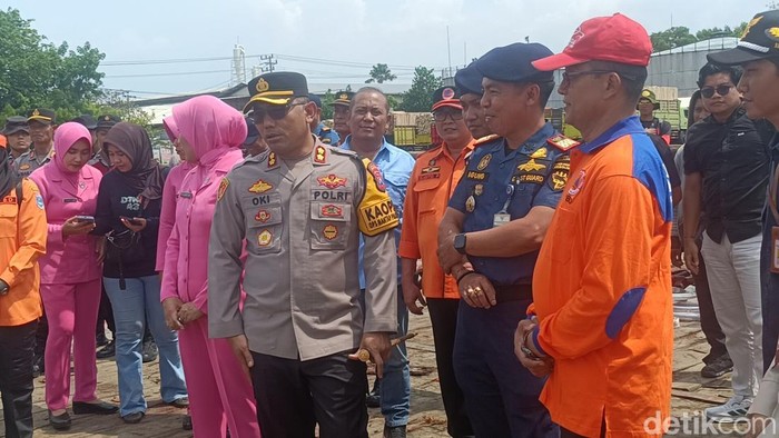 Bantuan air bersih disalurkan di Gili Ketapang Probolinggo
