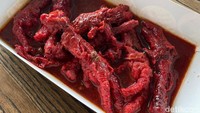 Kami juga memesan dimsum ceker ayam (Rp 25.000) yang sedap. Seporsinya disajikan 6 potong dan ukurannya cukup besar. Foto: detikFood/Yenny Mustika Sari