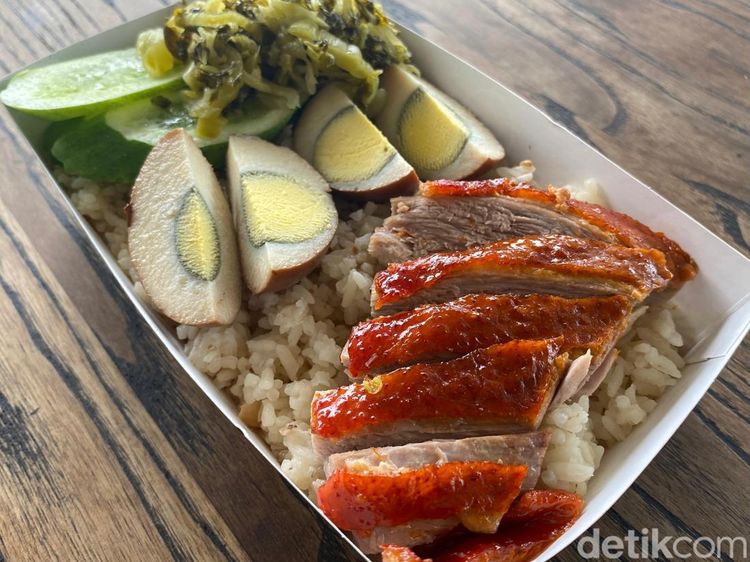 Gurih Mantap! Nasi Campur dan Bakmi Topping Bebek Peking