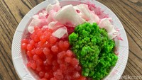 Es Doger Tape Ketan (Rp 18.000) juga menggiurkan dengan tampilan yang warna-warni. Rasanya menyegarkan dengan sensasi asam manis dari tape ketannya. Foto: detikFood/Yenny Mustika Sari