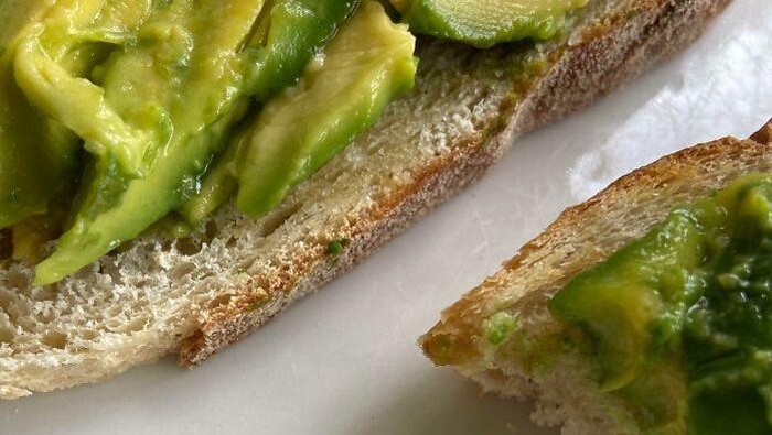 Benda aneh dalam makanan 10 Temuan Benda Aneh dalam Makanan, Mutiara hingga Kecoak