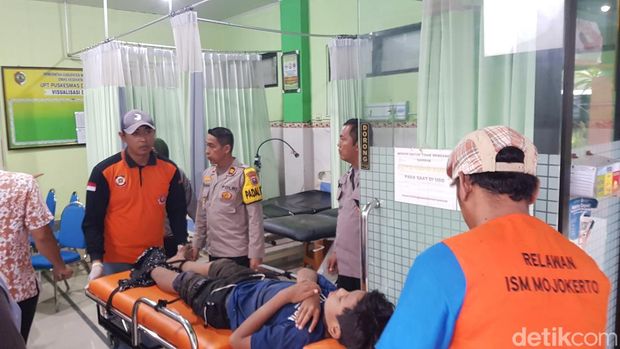 bocah sd di Mojokerto tertimpa longsor