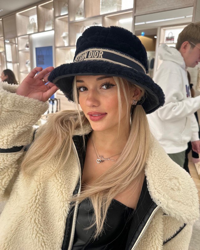 Meski begitu, belum ada konfirmasi apakah wanita yang pernah berseteru dengan atlet Olivia Dunne itu benar berhubungan dengan Barry. Foto: Instagram @breckiehill