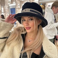 Meski begitu, belum ada konfirmasi apakah wanita yang pernah berseteru dengan atlet Olivia Dunne itu benar berhubungan dengan Barry. Foto: Instagram @breckiehill