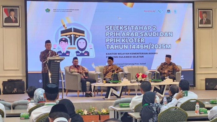 Direktur Pembinaan Haji Ditjen PHU Kemenag RI Arsad Hidayat membuka seleksi Tahap II PPIH Kloter dan Arab Saudi Kanwil Kemenag Provinsi Sulsel di Makassar.