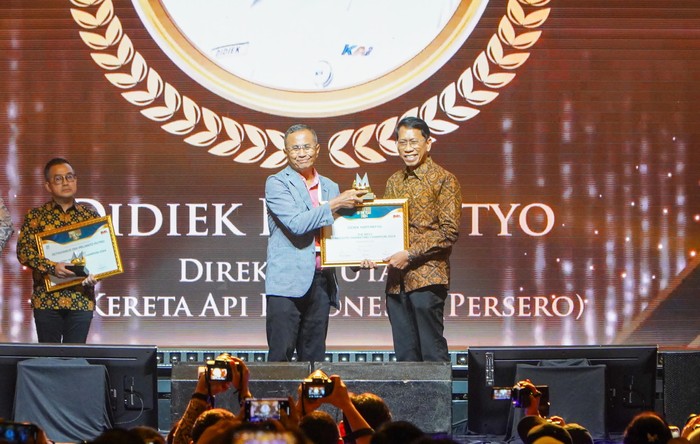 Dirut KAI Raih Penghargaan Best of The Best Marketeer of The Year 2024
