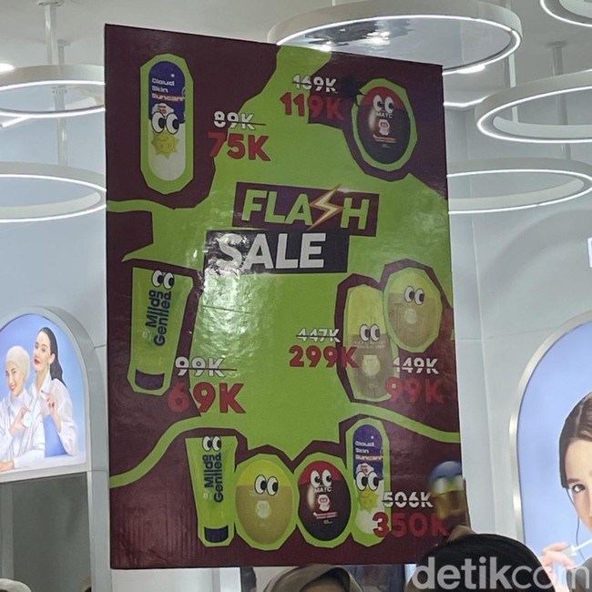 Skinmurch dikenal dengan produk pelembap dan sunscreen yang diserbu saat flash sale. Kamu pun bisa mendapati beberapa item yang biasanya harus pre-order. Sunscreen dijual mulai dari Rp 75 ribu, sdapun sabun cuci wajah seharga Rp 69 ribu. Foto: Rahmi Anjani/Wolipop