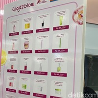 Brand lain yang ramai dikunjungi untuk mencari skincare adalah Glad2Glow. Di sini, toner dan serum dijual mulai dari Rp 39 ribu, pelembap Rp 49 ribu sampai eye cream Rp 79 ribu.  Foto: Rahmi Anjani/Wolipop