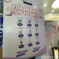 Cukup banyak produk skincare Ourdaylee yang diskon. Berbagai varian masker kini bisa dibeli Rp 98 ribu, serum Rp 75 ribu, pelembap Rp 109 ribu, sedangkan krim jerawat dan bekasnya Rp 60 ribu. Foto: Rahmi Anjani/Wolipop