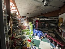 Gempa M 7 Bikin Supermarket Berantakan di California