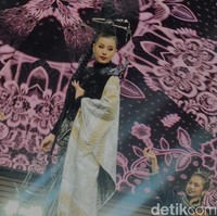 Melati Tedja siap bertarung di ajang Miss Charm 2024, Melati mengungkapkan rasa haru menjelang keberangkatannya ke Vietnam mendatang. Foto: Ari Saputra.