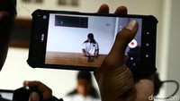 Sehari usai video tersebut viral atau pada Jumat hari ini (6/12/2024), bertempat di Ponpes Ora Aji di Kalasan, Sleman, Gus Miftah mengumumkan mundur sebagai Utusan Khusus Presiden Bidang Kerukunan Beragama dan Pembinaan Sarana Keagamaan. Foto: Jauh Hari Wawan S/detikJogja