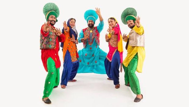 Ilustrasi para penari Bhangra.