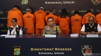 Kasus tindak pidana perdagangan orang yaitu dengan modus operandi mail order bride atau pengantin pesanan, kata Dirkrimum Polda Metro Jaya Kombes Wira Satya Triputra kepada wartawan, Jumat (6/12/2024).