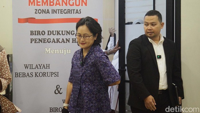 Istri Thomas Lembong Minta Perlindungan Komnas HAM Istri Thomas Lembong, Ciska Wihardja mengadu ke Komnas HAM. Bersama kuasa hukum, ia meminta Komnas HAM memberikan perlindungan bagi Tom Lembong dan keluarganya.