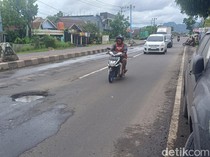 Janji BBPJN Perbaiki Lubang di Poros Maros-Pangkep Bikin Ban Mobil Pecah
