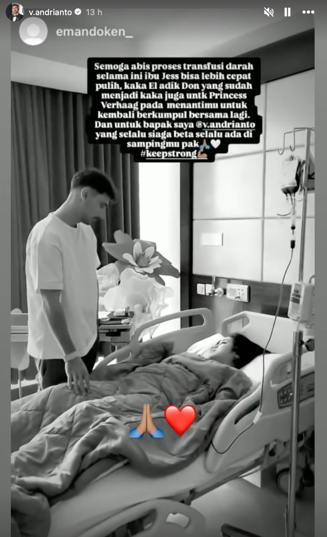 Hingga saat setelah melahirkan, Vincent juga tetap setia mendampingi Jessica. Dalam foto terlihat Jessica yang sedang terbaring lemas di ranjang rumah sakit sambil menjalani transfusi darah. Foto: Instagram/@inijedar