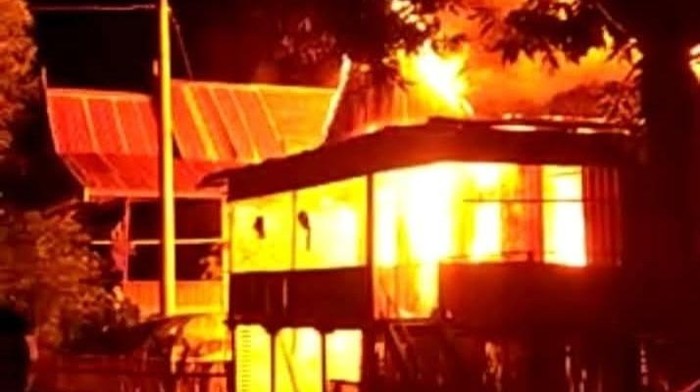 Kebakaran rumah warga di Polman.