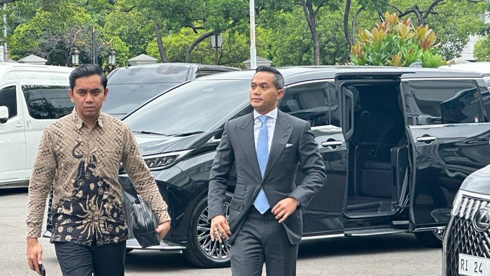 Ketum Kadin Anindya Bakrie (pakai jas)-(Isal/detikcom)