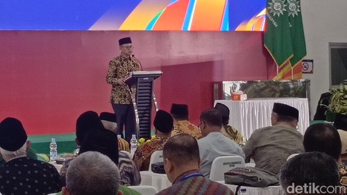 Ketum PP Muhammdiyah Haedar Nashir menutup Milad dan Tanwir Muhammdiyah ke-112 di UMK, NTT, Jumat (6/12/2024). (Simon Selly/detikBali)