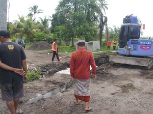 Sidak Proyek Jalan Subagan, DPRD Karangasem Soroti Sejumlah Masalah